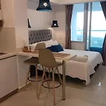 Aparta estudio/balcón privado/frente al mar